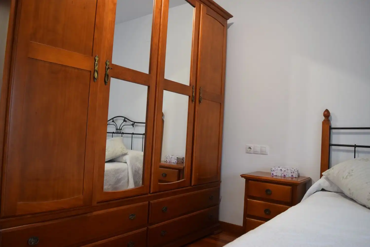 Bedroom of Flat for sale in El Franco 