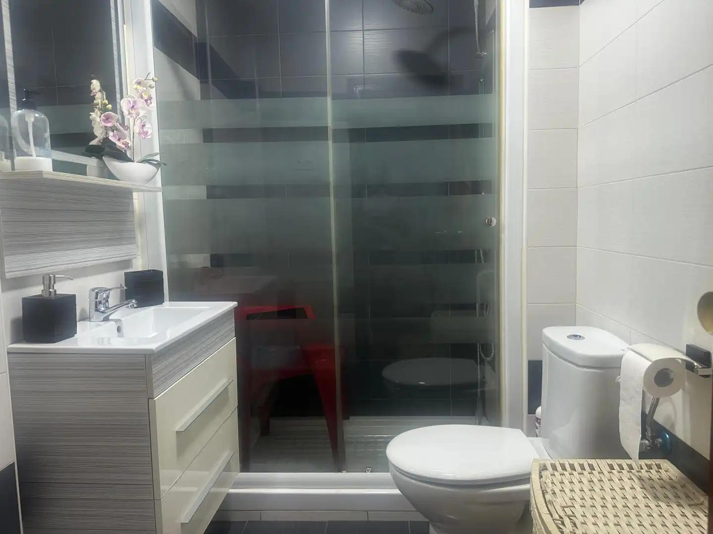 Bathroom of Flat for sale in Madrid  with Heating, Terrace and Furnished