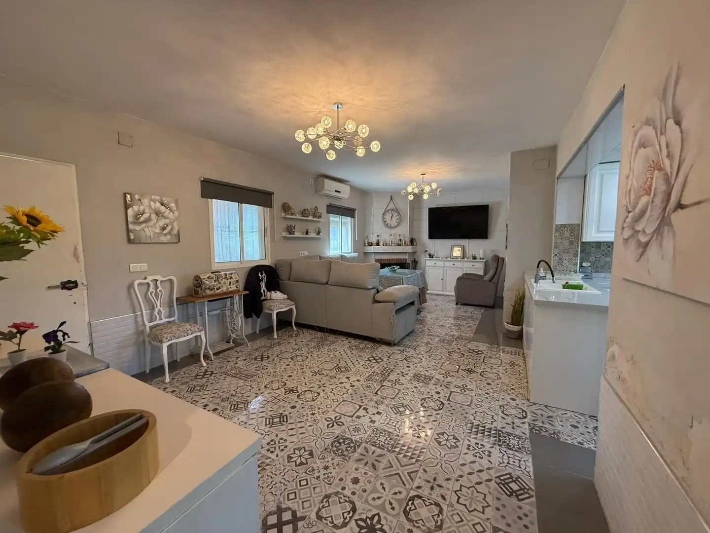 Living room of Houses for sale in Utrera  with Private garden, Terrace and Swimming Pool