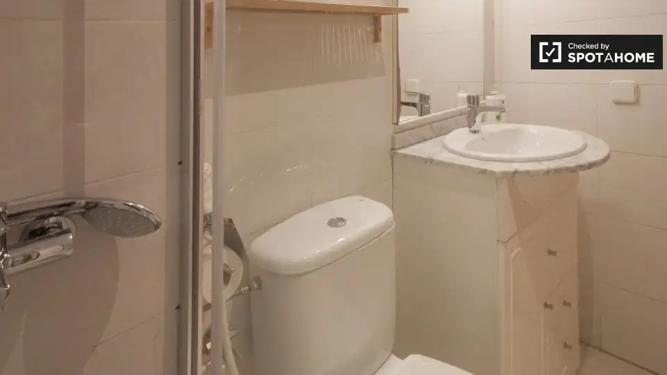 Flat with terrace to rent in Ciutat Vella, imagen 9