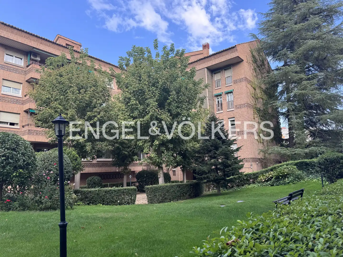 Exterior view of Flat for rent in Chamartín