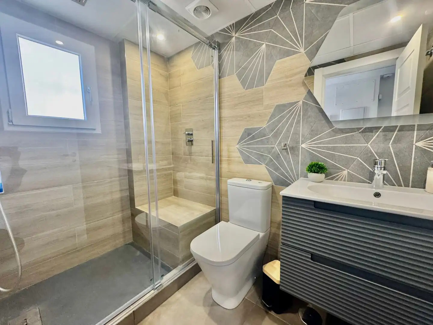 Baño de Planta baja en venta en Fuengirola con Aire acondicionado, Parquet y Terraza