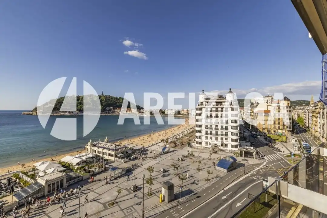 Vista exterior de Piso en venta en Donostia - San Sebastián  con Calefacción, Terraza y Balcón