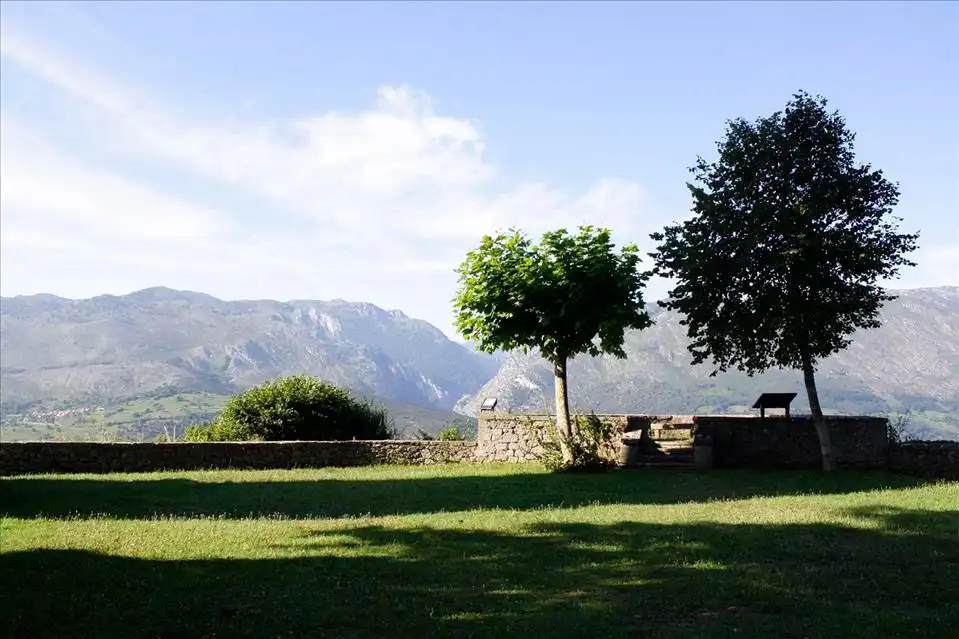 Jardí de Casa o xalet en venda en Peñamellera Baja amb Calefacció, Moblat i Internet