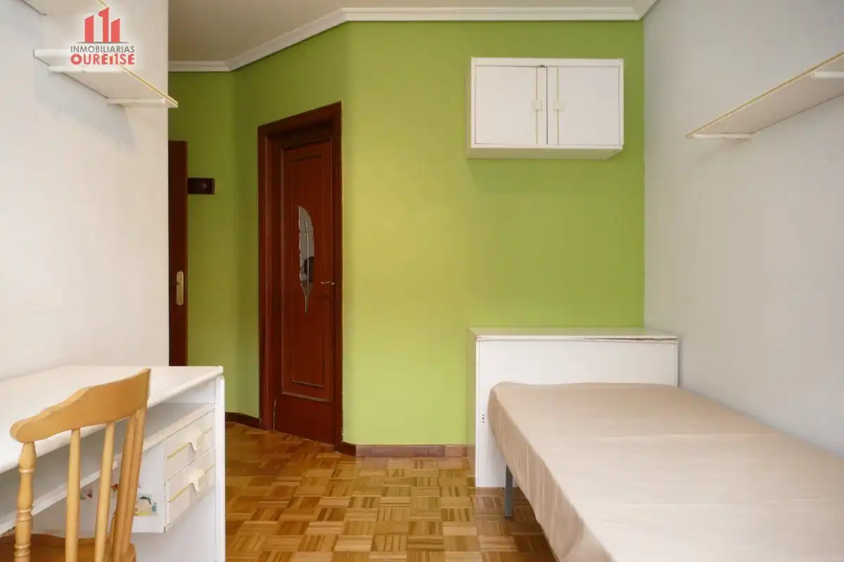 Habitación de Piso de alquiler en Ourense Capital  con Calefacción, Amueblado y Balcón