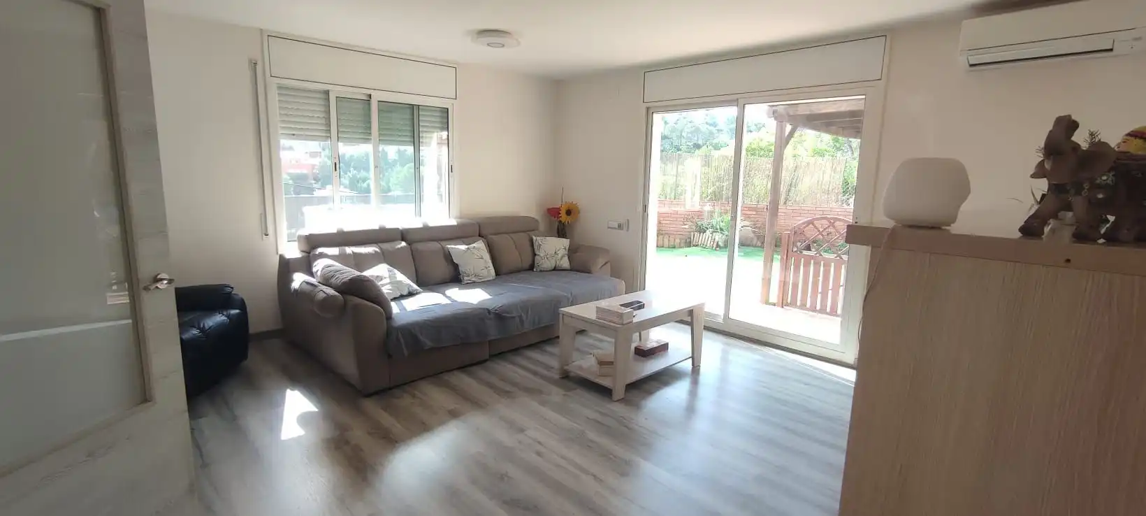 Sala de estar de Casa o chalet en venta en Vallirana con Aire acondicionado y Calefacción