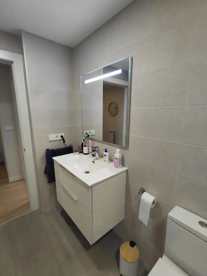 Badezimmer von Wohnung zum Verkauf in Oleiros mit Heizung, Privatgarten und Parkett