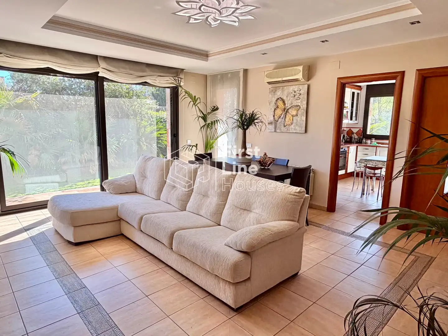 Sala d'estar de Casa o xalet en venda en Vidreres amb Aire condicionat, Calefacció i Jardí privat