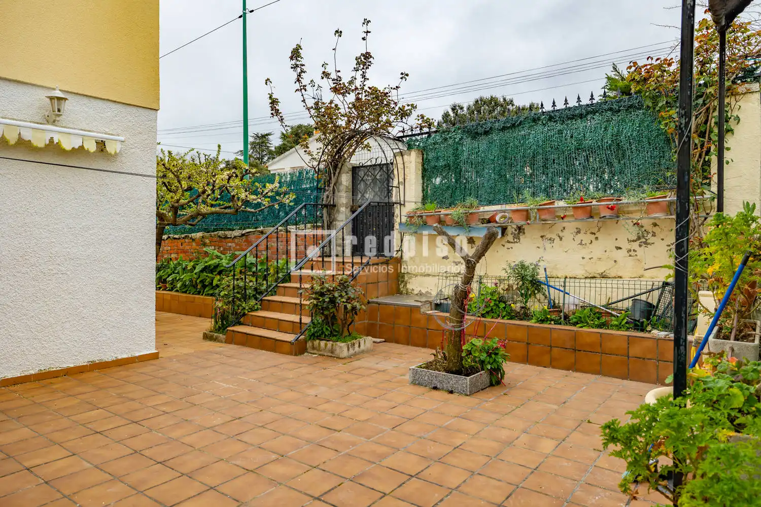 Vista exterior de Casa o xalet en venda en Villa del Prado amb Calefacció, Jardí privat i Terrassa