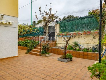Chalet con piscina en venta en Villa del Prado