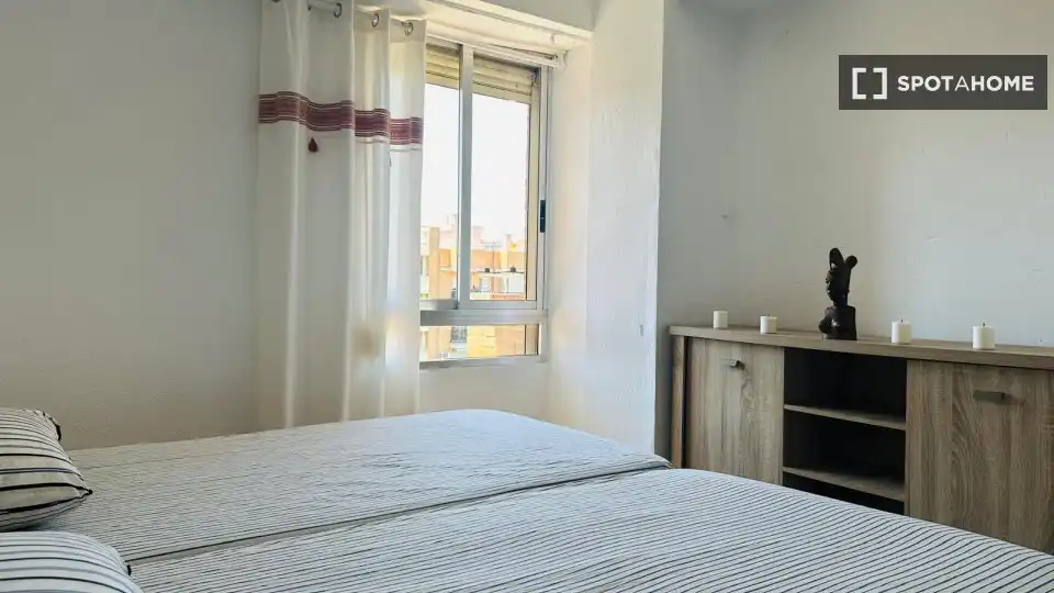 Bedroom of Flat for rent in Valencia  with Air Conditioner, Heating and Furnished