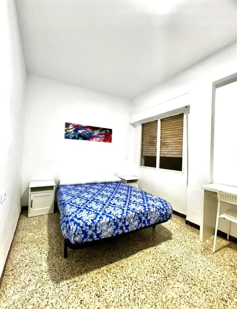 Schlafzimmer von Wohnung zur untervermieten in Valencia mit Klimaanlage, Ofen und Waschmaschine