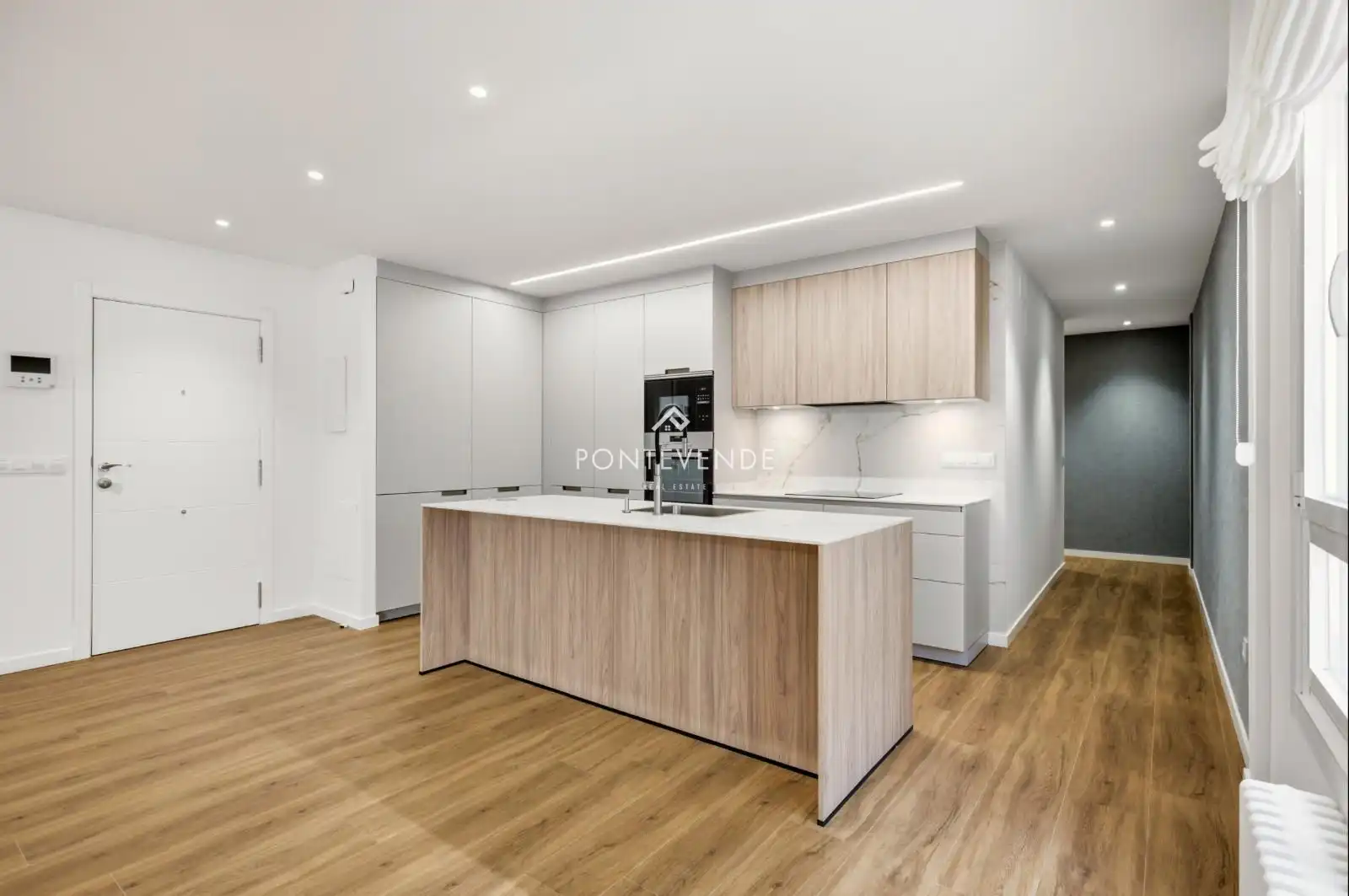 Kitchen of Flat for sale in Pontevedra Capital   with Heating and Storage room