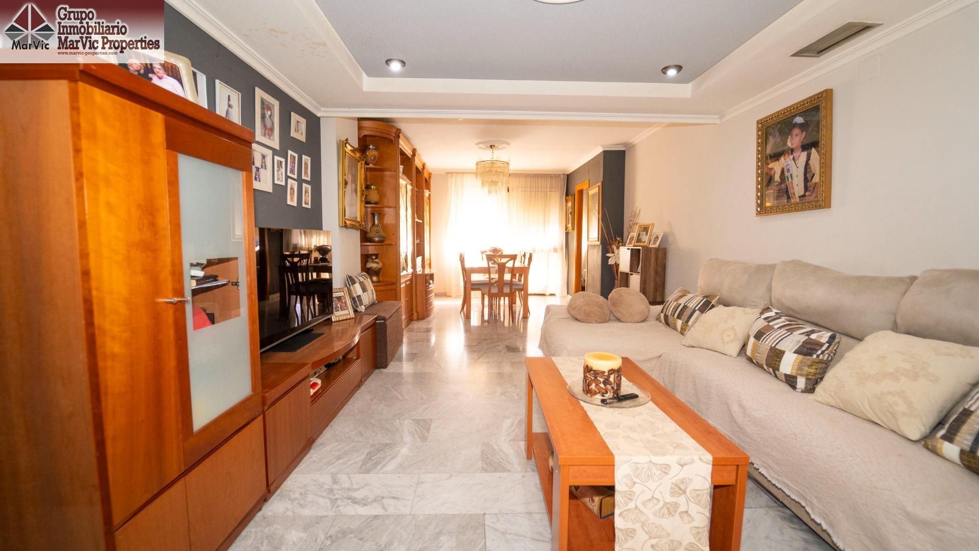 Sala d'estar de Pis en venda en Benidorm amb Piscina comunitària