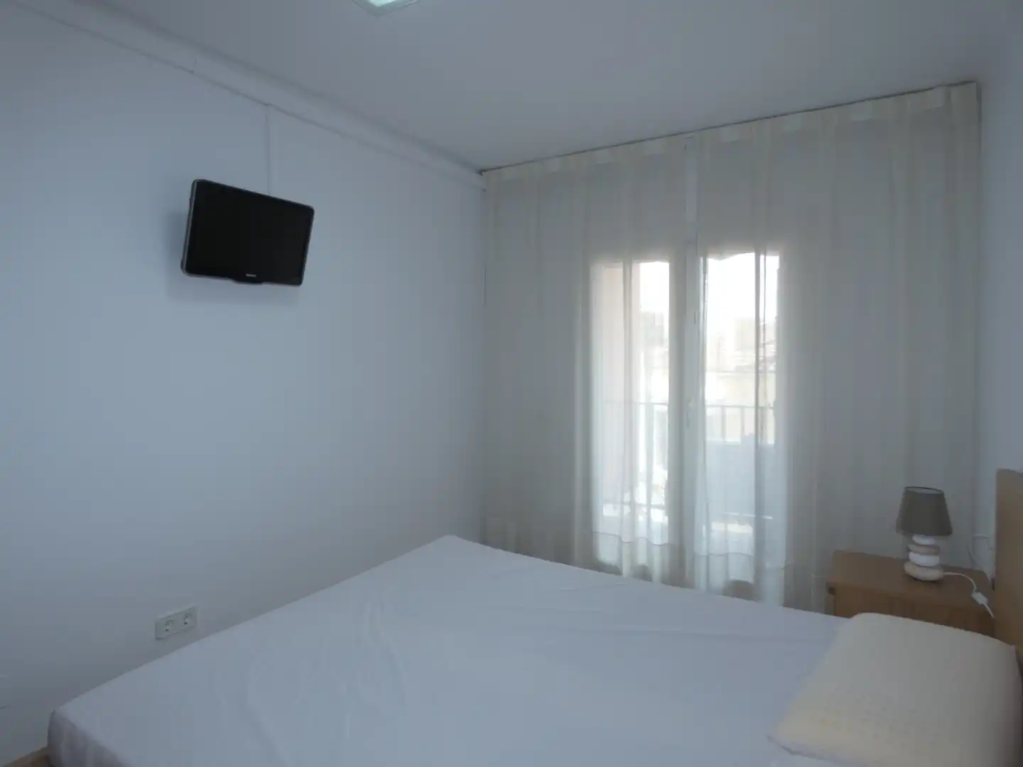 Bedroom of Flat for sale in Girona  with Air Conditioner, Heating and Furnished
