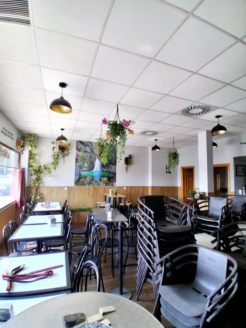 Local comercial en traspàs a Sur - PAU 4, imagen 6