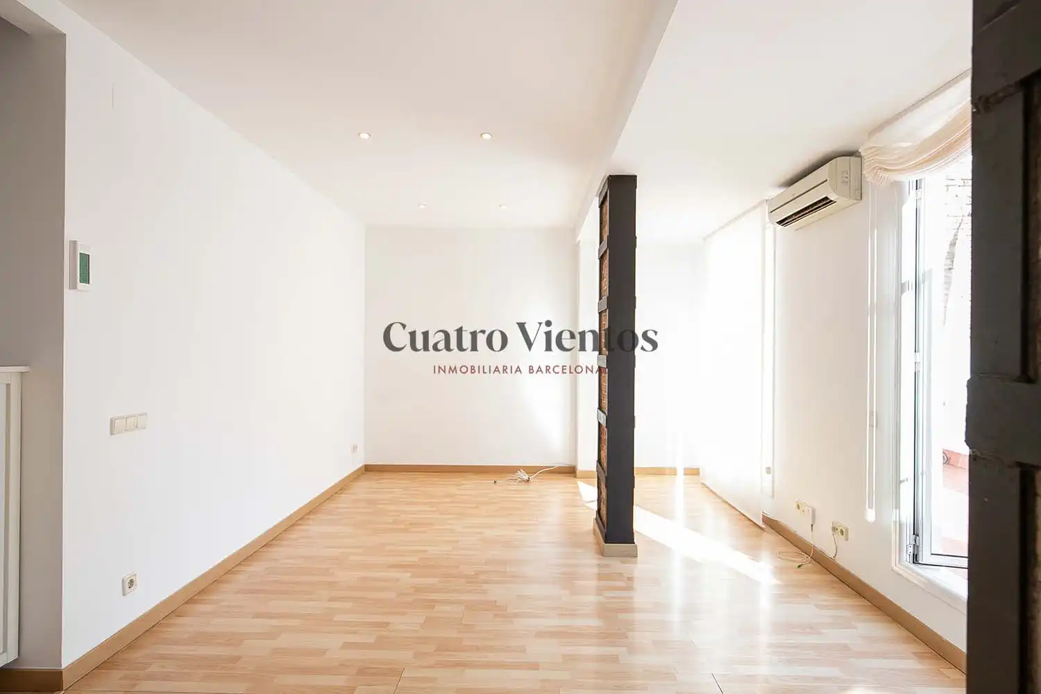Wohnzimmer von Dachboden zur Miete in Barcelona mit Klimaanlage, Heizung und Parkett