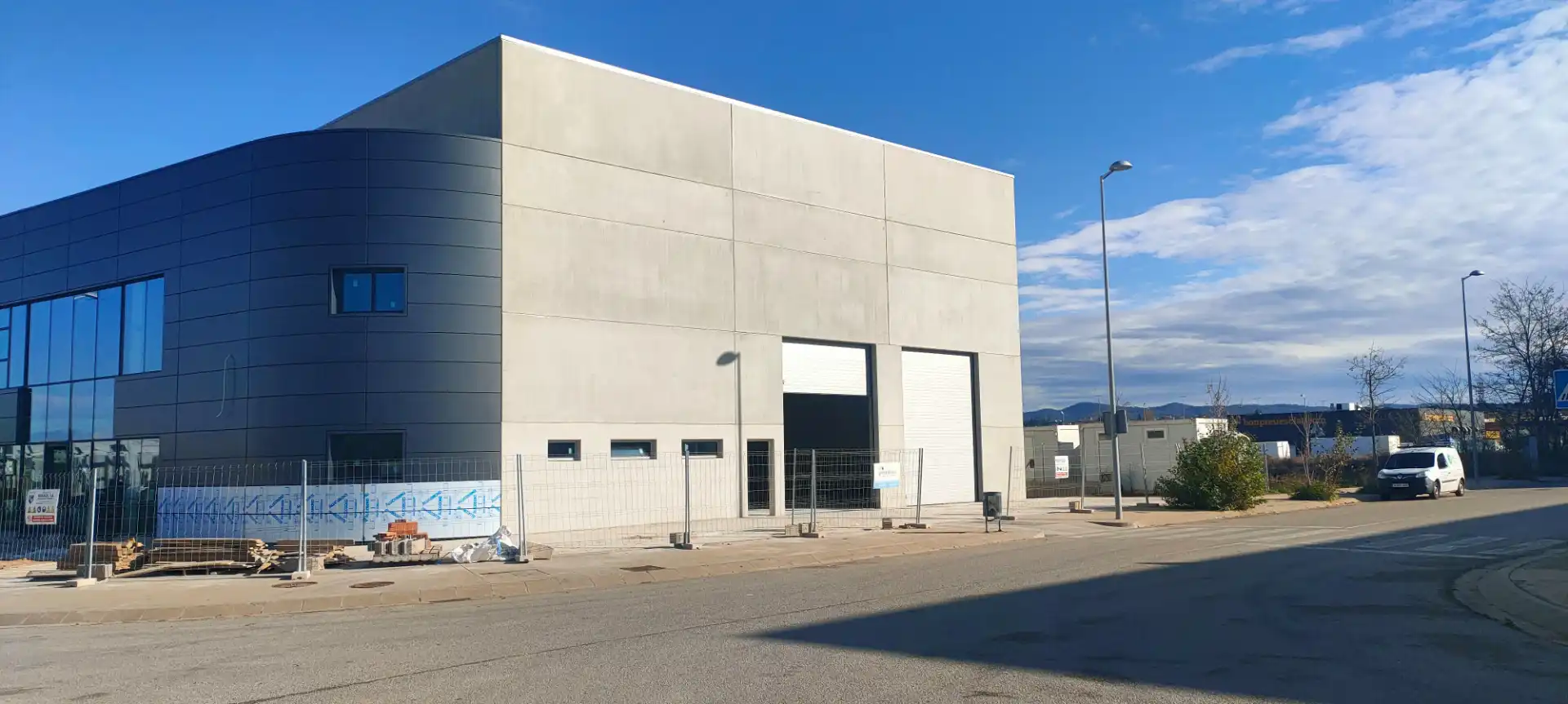 Außenansicht von Fabrik Grundstücke zum Verkauf in Salt