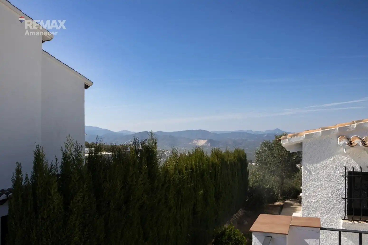 Vista exterior de Casa o xalet en venda en El Ràfol d'Almúnia amb Aire condicionat, Jardí privat i Terrassa
