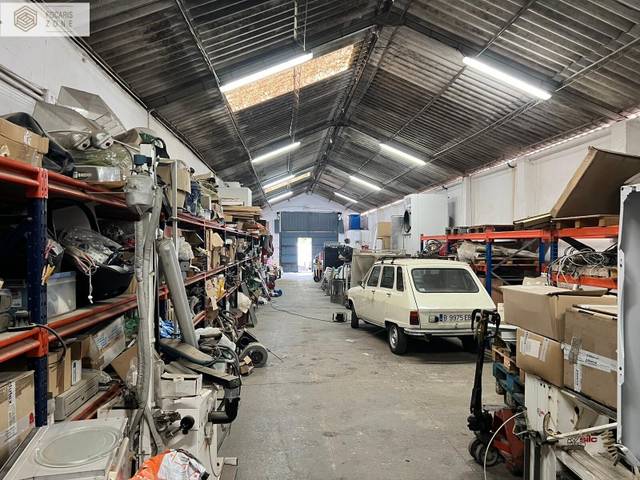 Nave industrial en Venta en Calle Driza en Distrito Zeta - Recinto Ferial Cortijo de Torres