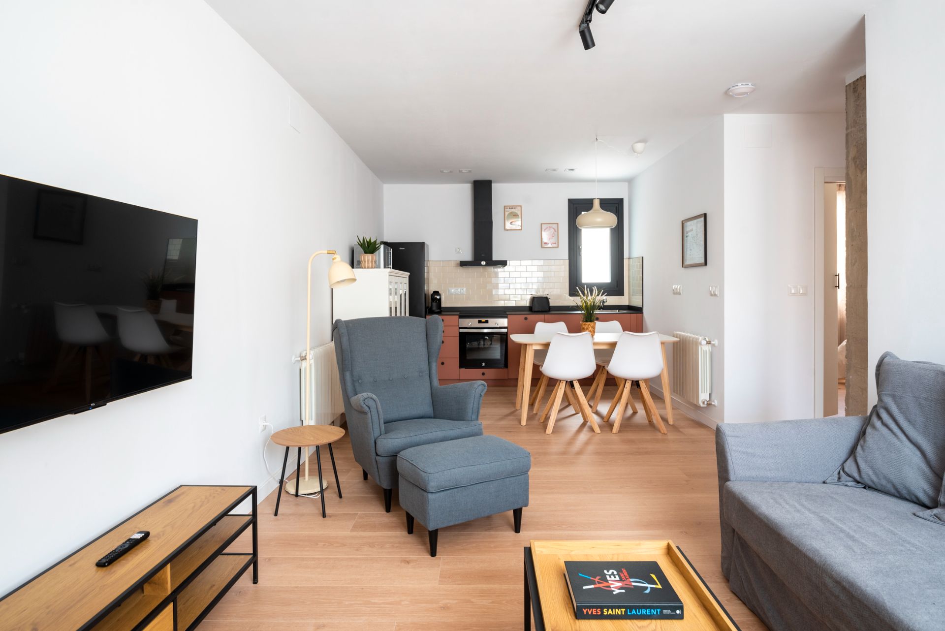 Sala d'estar de Apartament de lloguer en Santander amb Calefacció, Parquet i Moblat