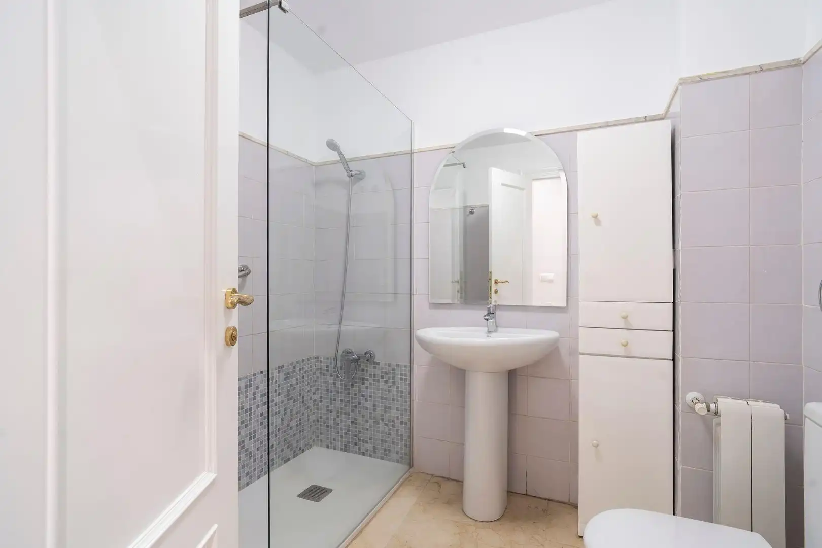 Baño de Piso de alquiler en Valencia con Aire acondicionado, Calefacción y Amueblado