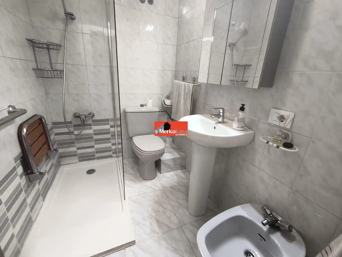 Baño de Apartamento de alquiler en Lugo con Calefacción, Trastero y Amueblado
