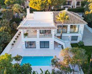 Vista exterior de Casa o xalet en venda en Marbella amb Aire condicionat, Calefacció i Jardí privat