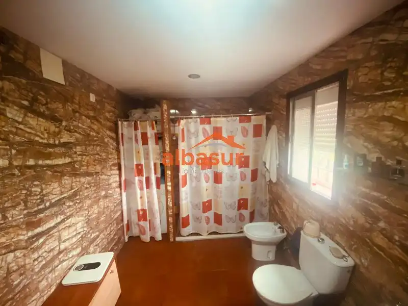 Baño de Casa o chalet en venta en La Carlota con Aire acondicionado, Jardín privado y Piscina