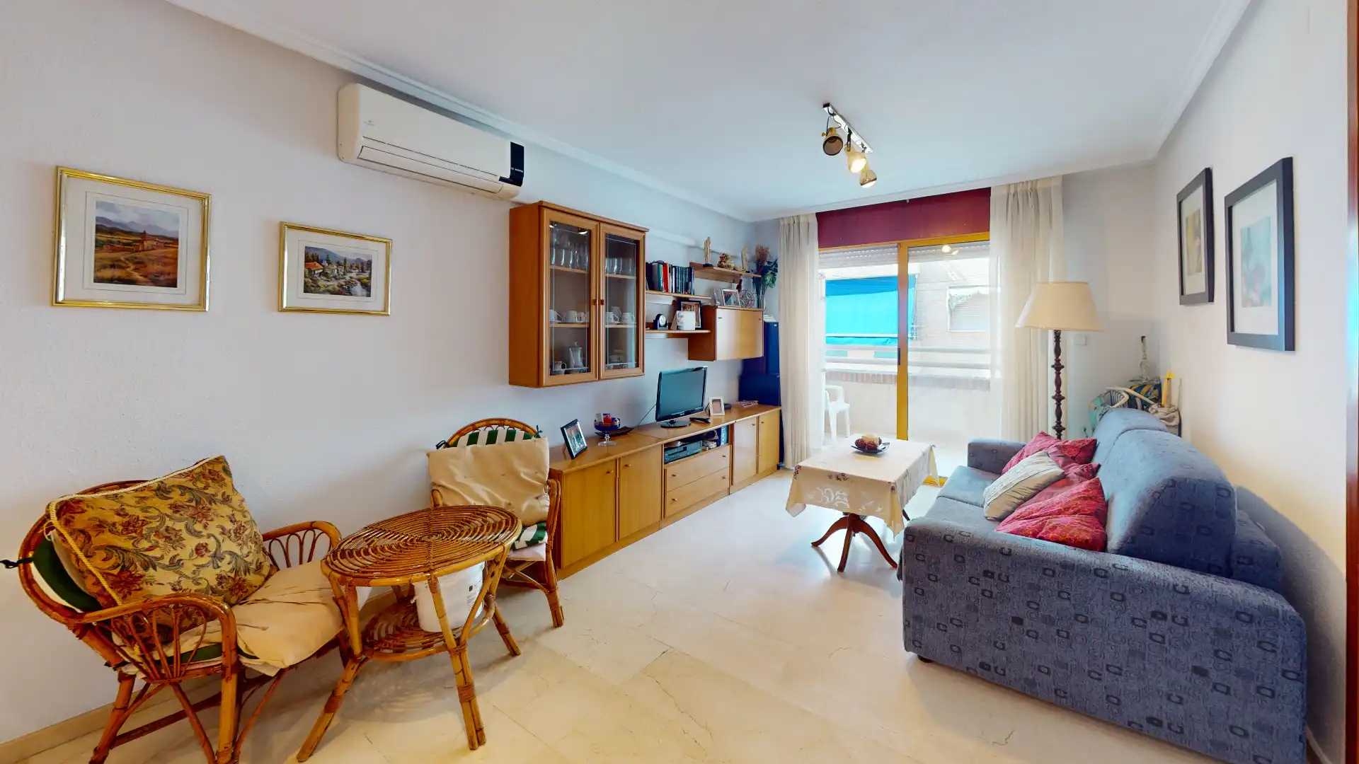 Sala d'estar de Pis en venda en Torrevieja amb Aire condicionat, Moblat i Balcó