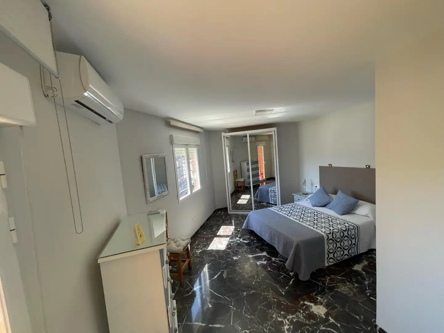 Bedroom of Flat for rent in Granada  with Air Conditioner, Heating and Furnished