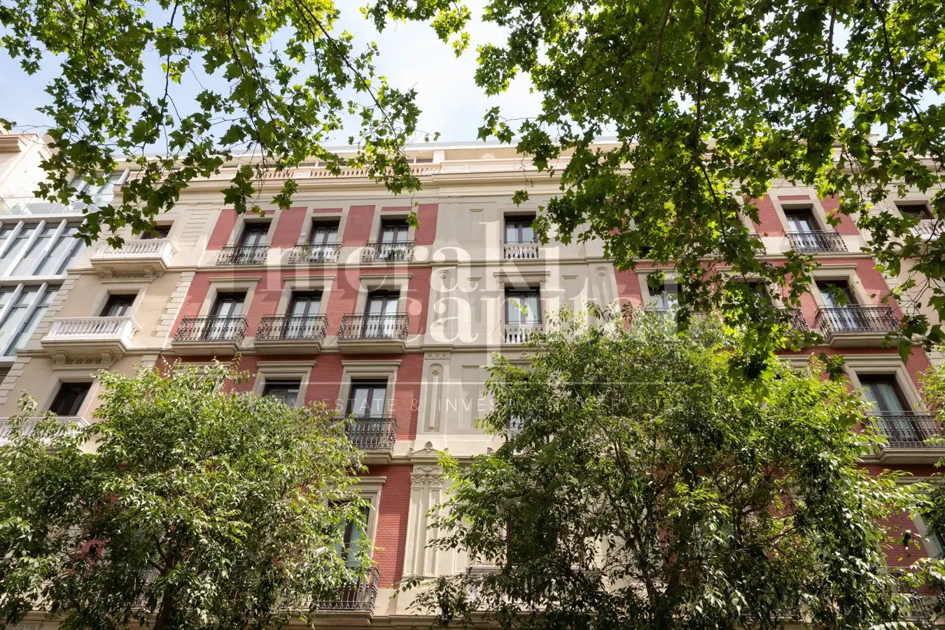 Vista exterior de Piso en venta en Barcelona con Aire acondicionado, Calefacción y Parquet
