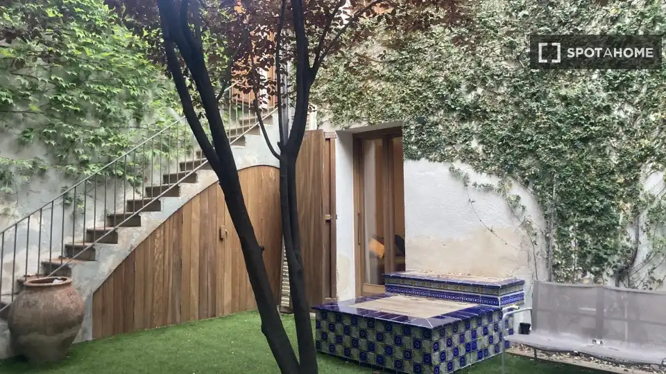 Jardí de Apartament per a compartir en Sabadell amb Aire condicionat, Terrassa i Moblat