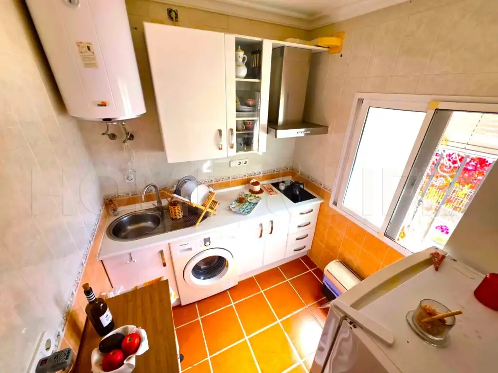 Cuina de Apartament en venda en Torremolinos amb Jardí privat, Piscina i Piscina comunitària
