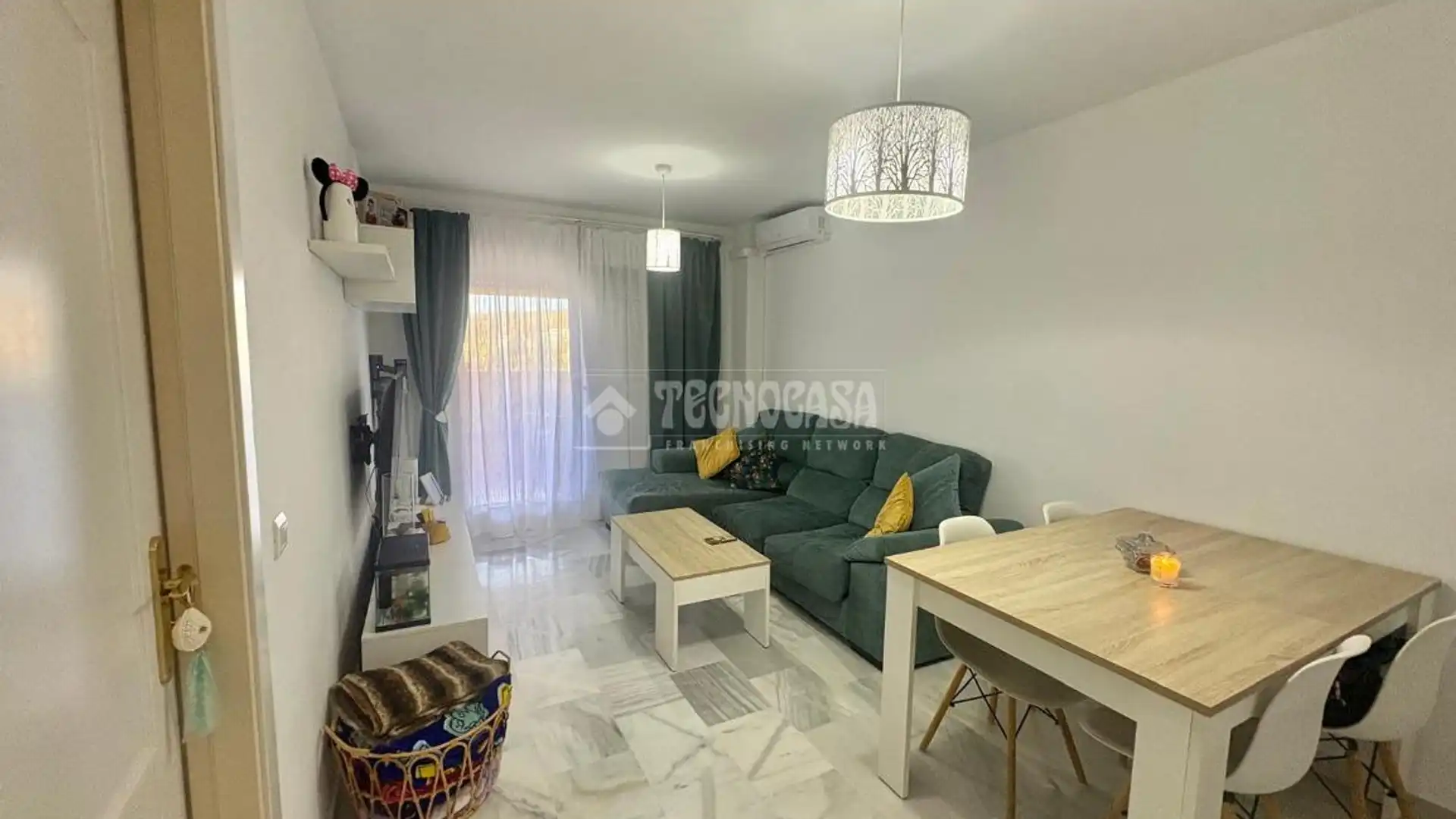 Sala de estar de Piso en venta en Casares con Trastero, Amueblado y Piscina comunitaria
