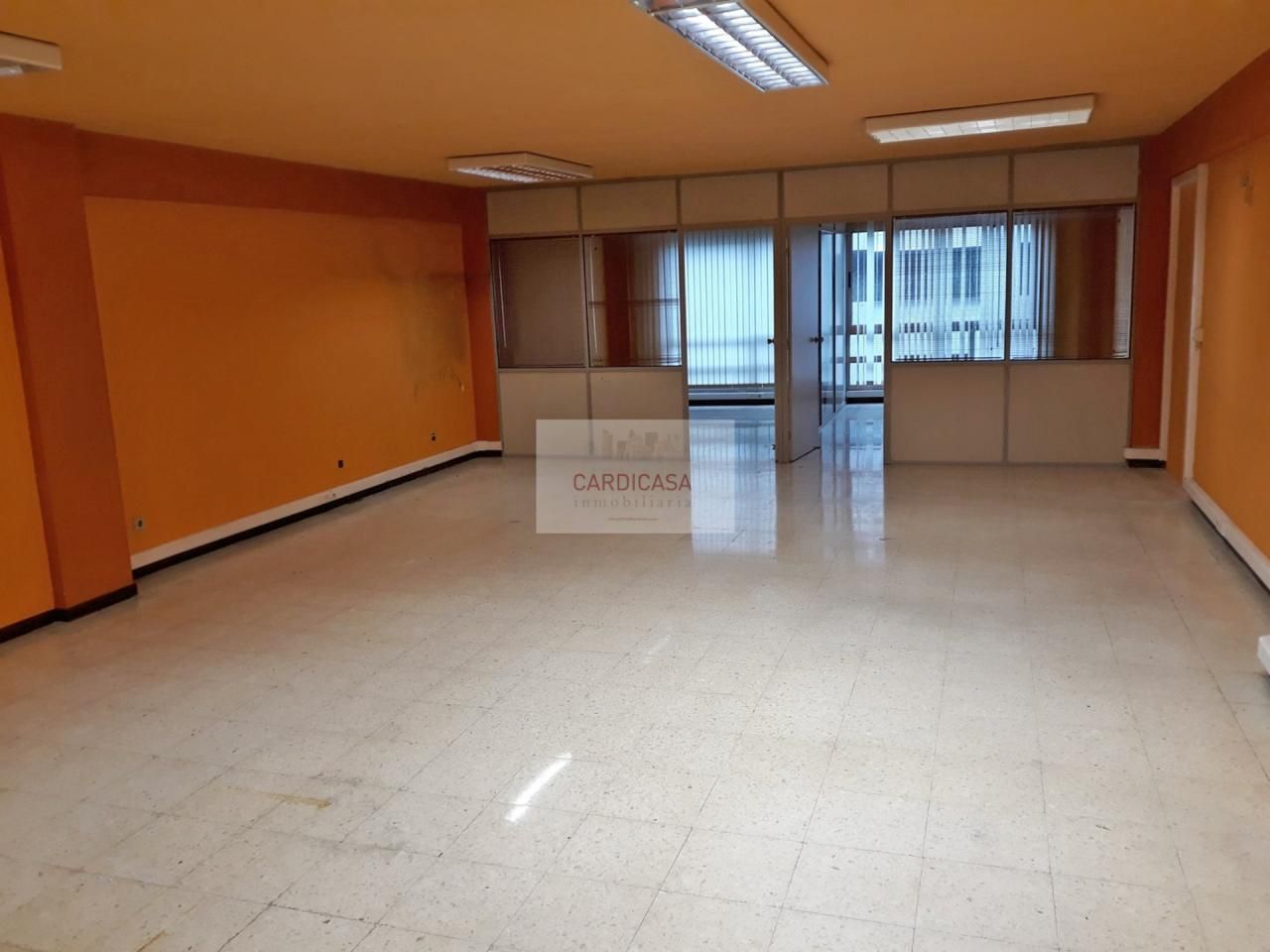 Office to rent in Vigo   with Heating