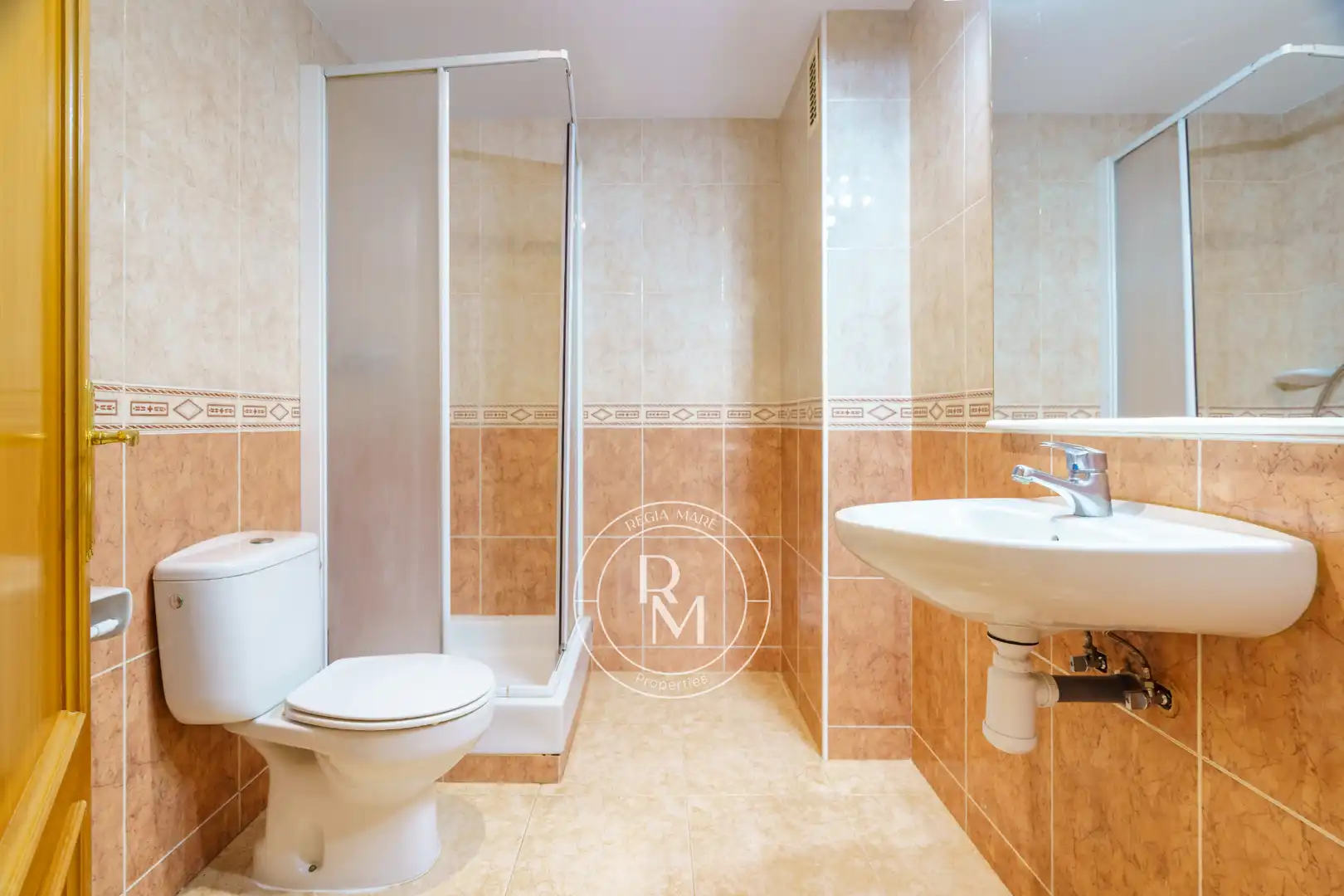 Baño de Piso en venta en El Vendrell con Aire acondicionado, Calefacción y Jardín privado