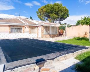 Exterior view of House or chalet for sale in Colmenar de Oreja  with Heating, Private garden and Terrace