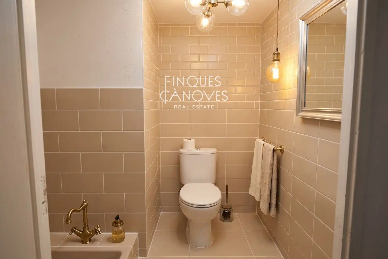 Badezimmer von Dachboden zum Verkauf in Girona mit Heizung, Terrasse und Abstellraum