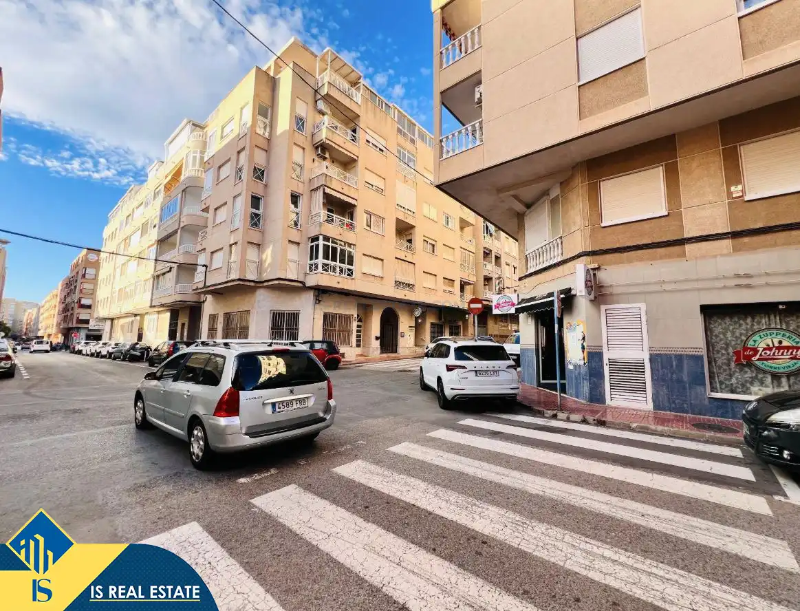Vista exterior de Edifici en venda en Torrevieja