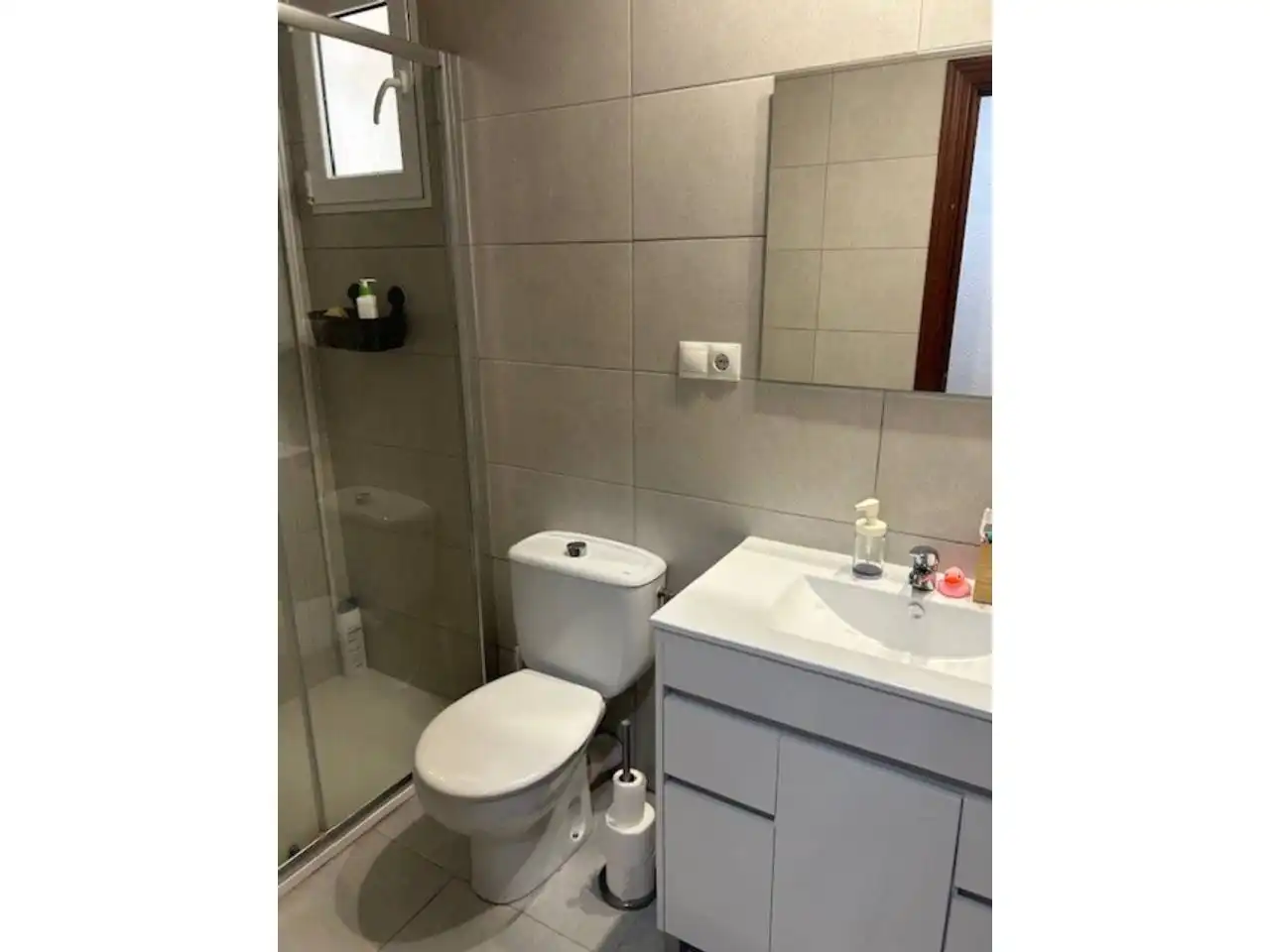 Badezimmer von Wohnung zur Miete in Terrassa mit Heizung, Möbliert und Balkon