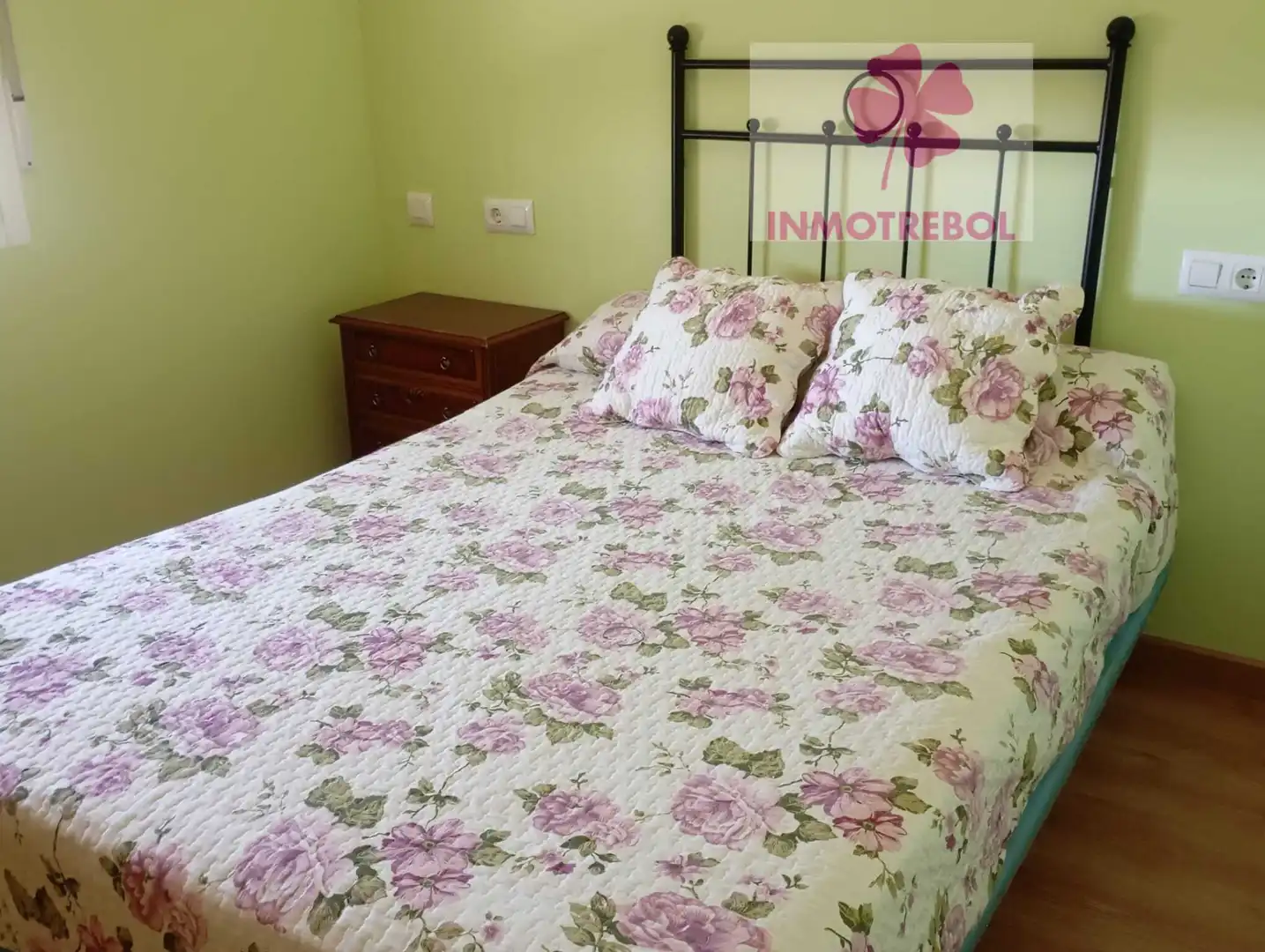 Dormitori de Casa o xalet en venda en Carrión de los Céspedes amb Jardí privat, Parquet i Piscina