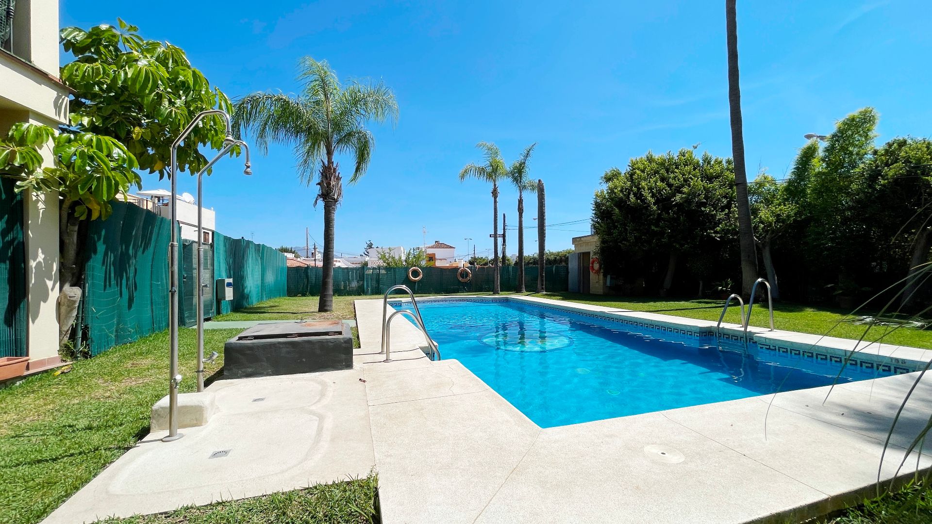 Swimming pool of Apartment for sale in Estepona  with Community pool