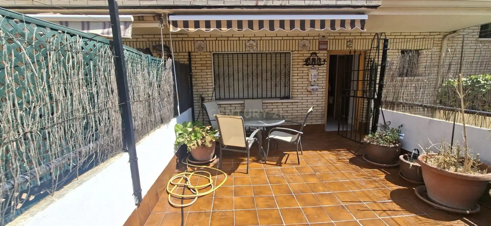 Terrasse von Einfamilien-Reihenhaus zur Miete in Boadilla del Monte mit Abstellraum, Ofen und Waschmaschine