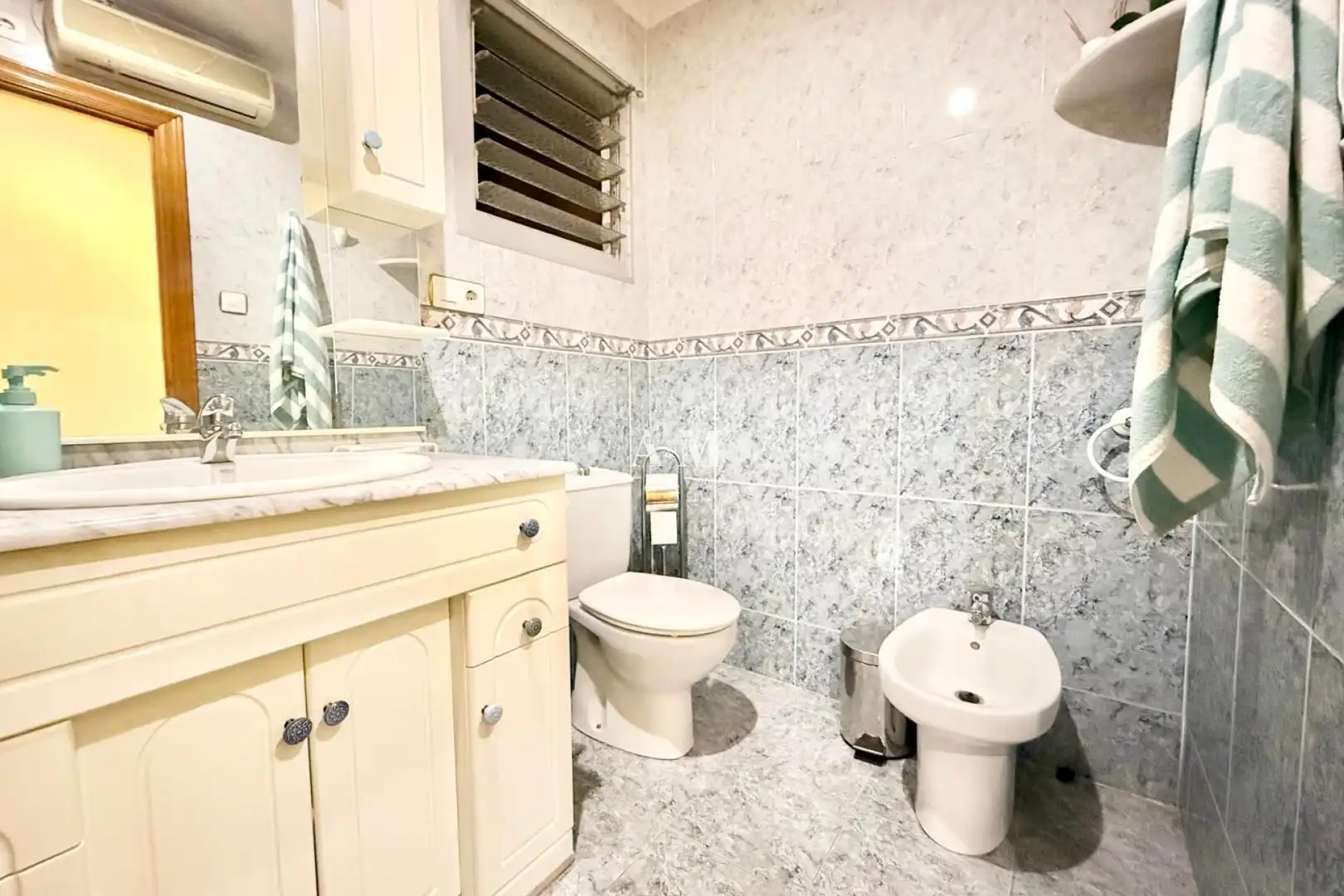 Badezimmer von Wohnung zur Miete in Elche ciudad