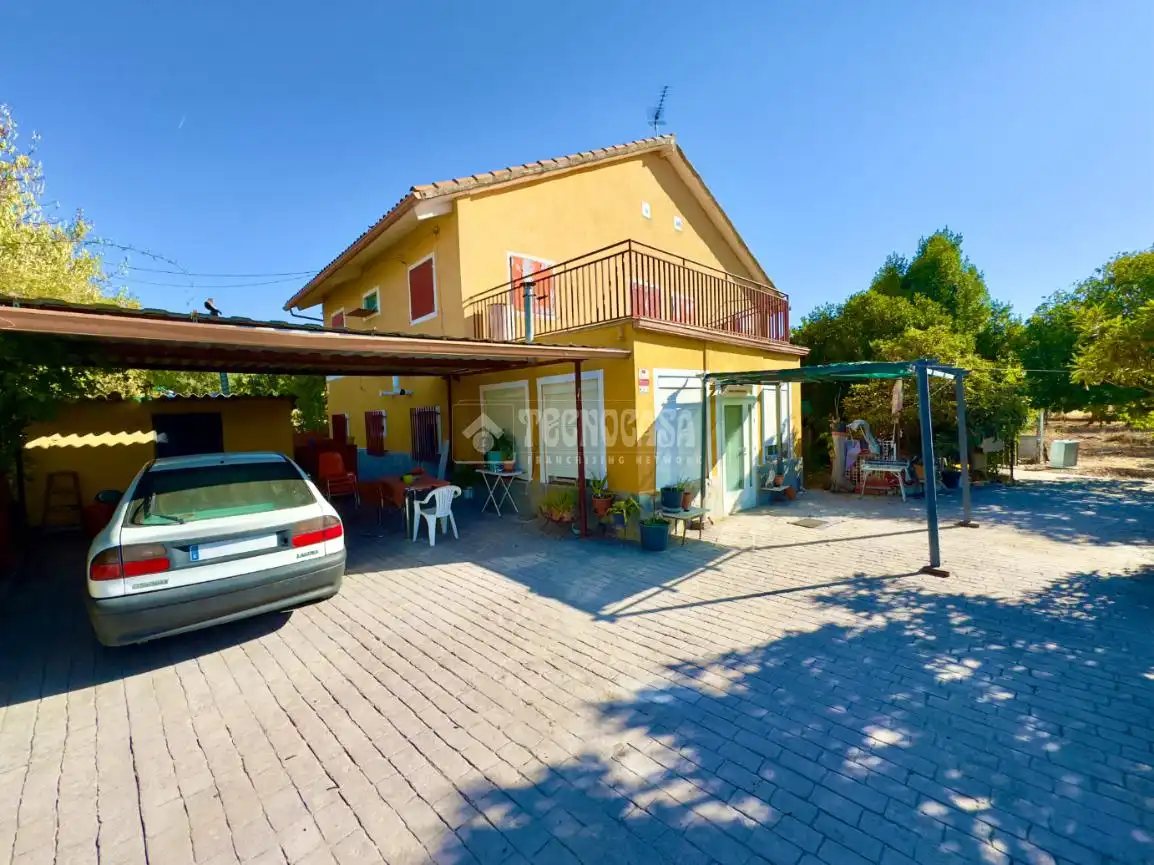 Vista exterior de Casa o xalet en venda en Valdeavero amb Calefacció, Terrassa i Traster