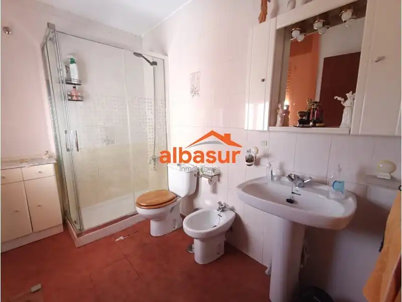 Bany de Casa o xalet en venda en Córdoba amb Aire condicionat, Calefacció i Moblat