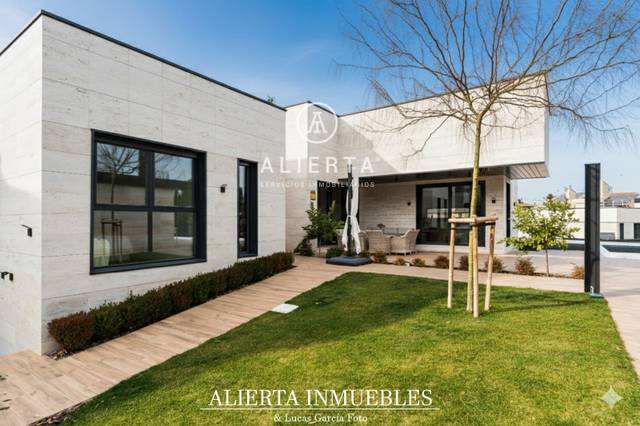 Casa-chalet en Venta en Colonia de San Lamberto en Venta del Olivar