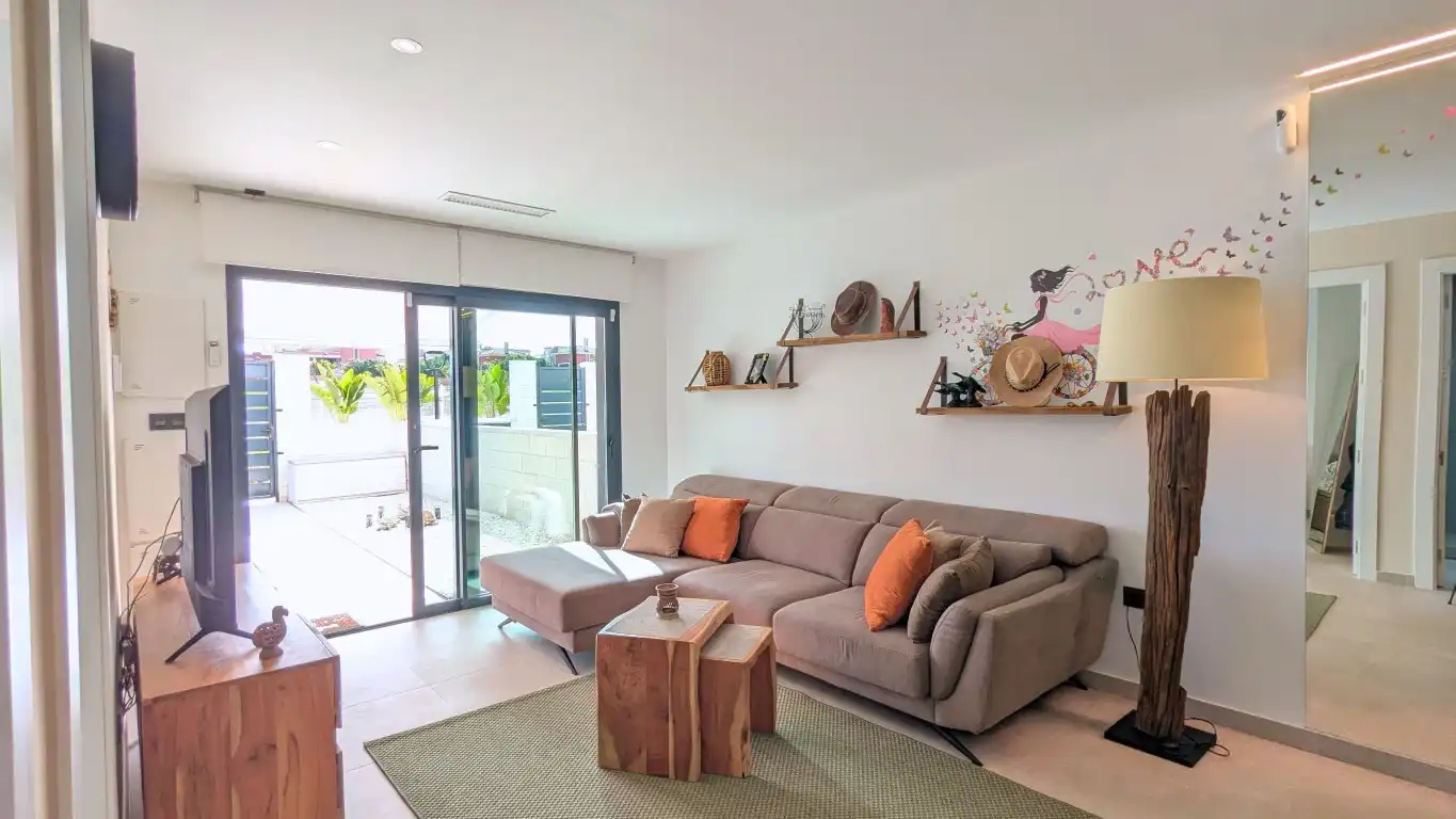 Sala d'estar de Planta baixa en venda en Algorfa amb Aire condicionat, Jardí privat i Terrassa