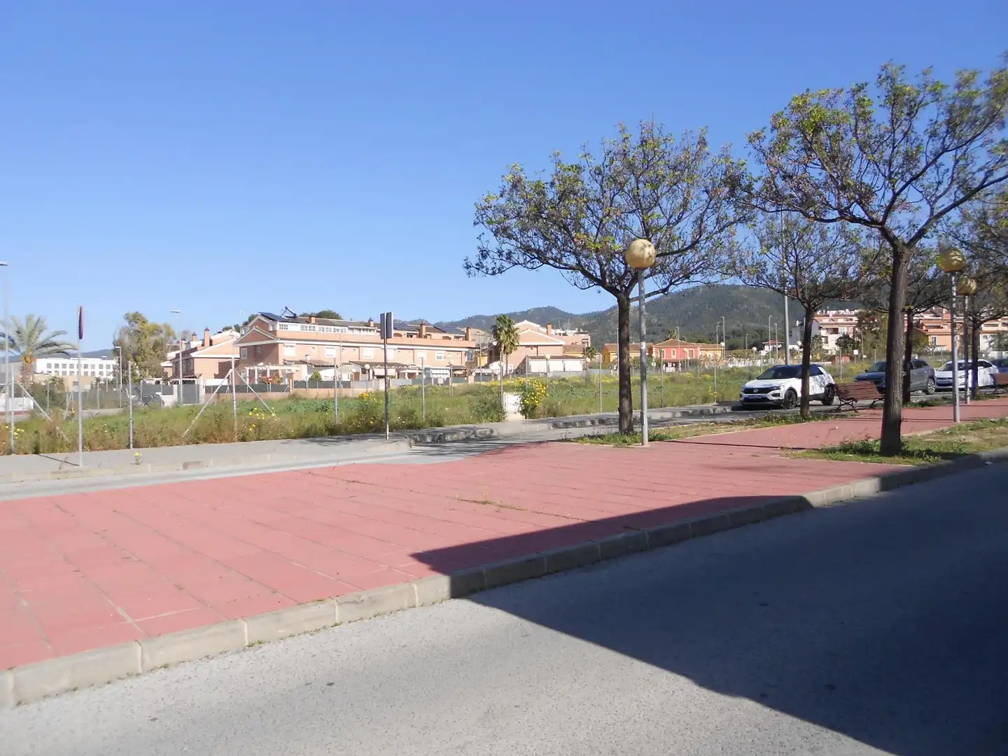 Parkplatz von Einfamilien-Reihenhaus zum Verkauf in Murcia mit Klimaanlage, Heizung und Privatgarten